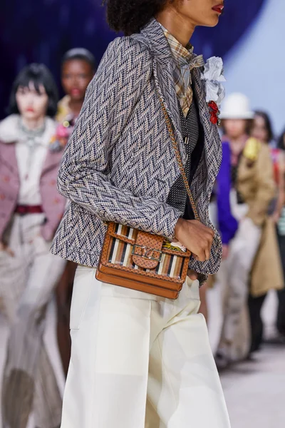 Look 8